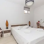 Apartment Box *